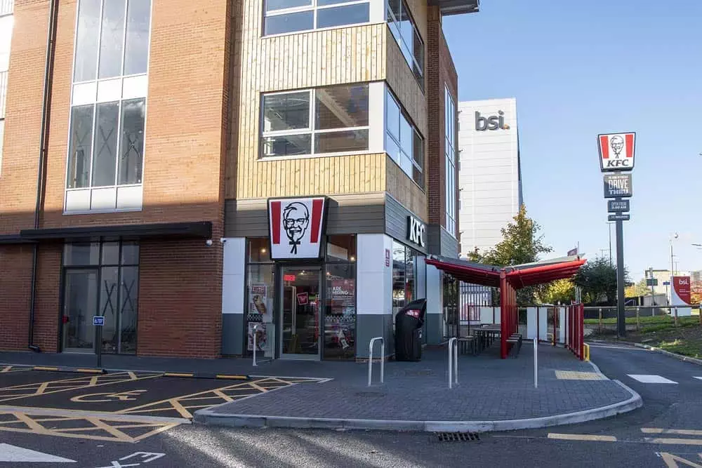 Crucial-enginering-aluminium-doors-KFC 23 Crucial enginering aluminium doors KFC